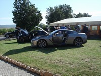 Nissan GT-R, v pozad 370Z