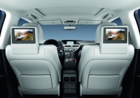 Lexus RX - zbavn systm pre cestujcich na zadnch sedadlch s dvomi obrazovkami